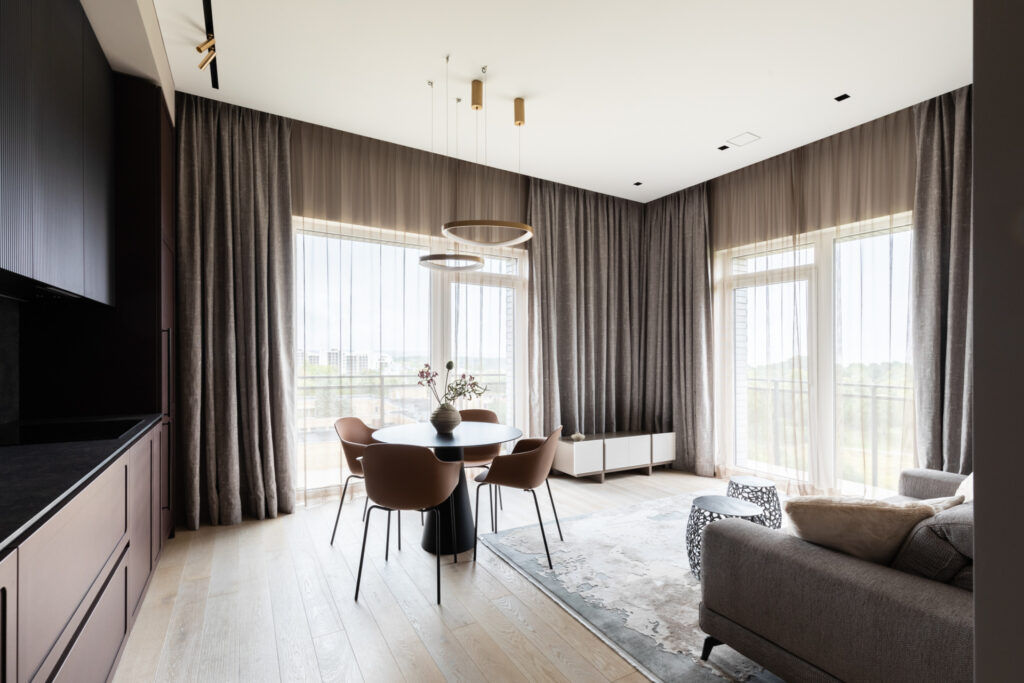 Medinės grindys iš ąžuolo, klojimo raštas prabėgimu, pagaminta Lietuvoje - Medžio stilius