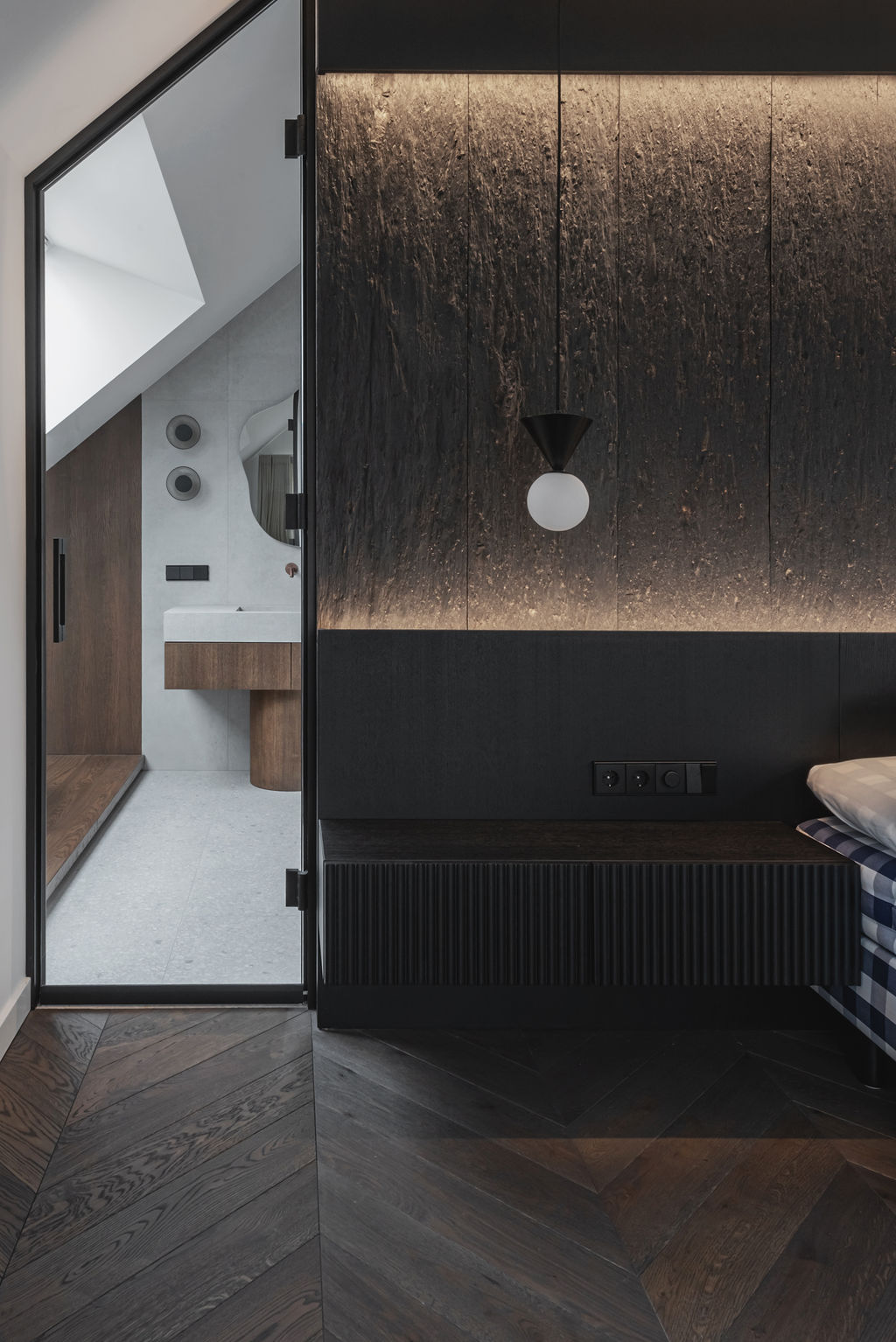 Ąžuolinės parketlentės mansardoje Paupyje