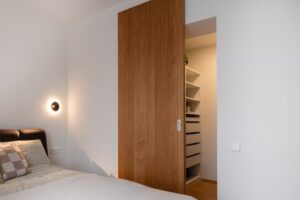 Stumdomos durys - funkcinio efektyvumo ir estetinio grakštumo išraiška