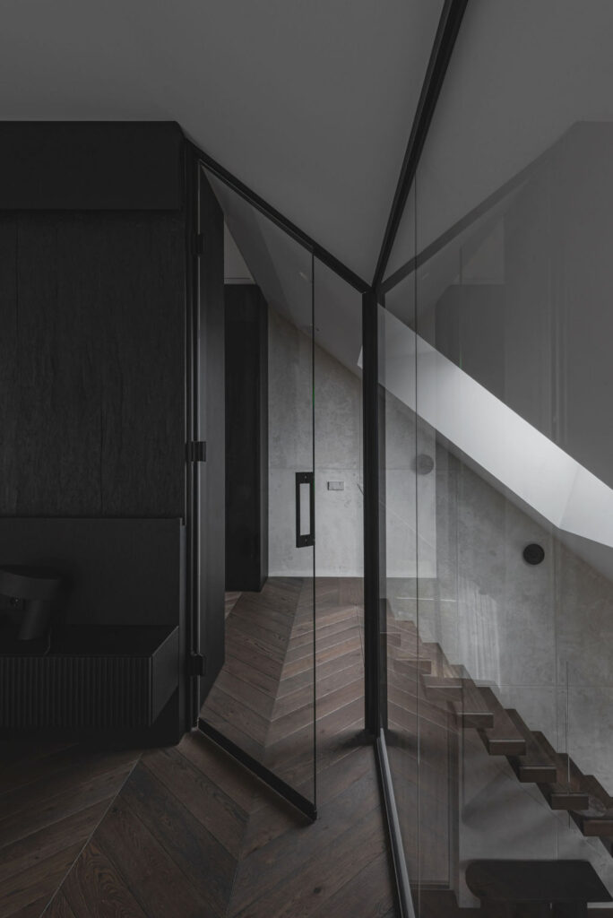 Parketas palėpėje, mansardos interjeras