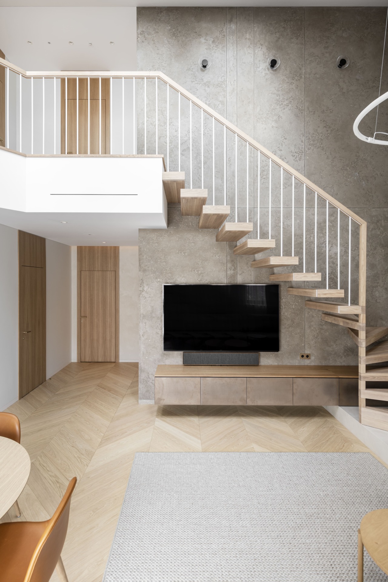 Šviesus ąžuolinis parketas – namų jaukumą, natūralumą ir stilių užtikrinantis apdailos elementas