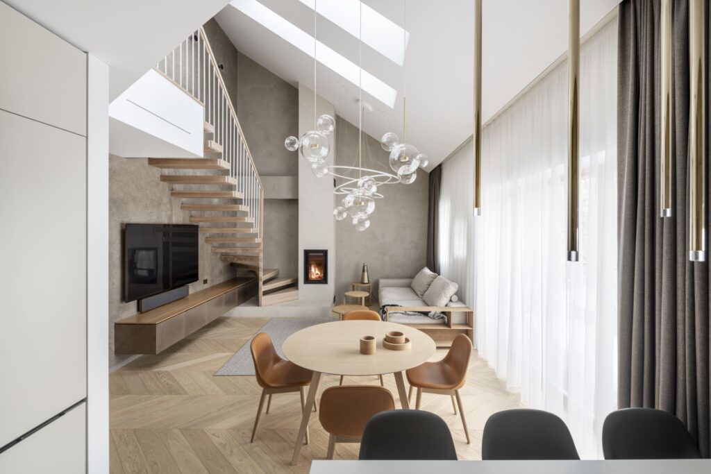 Šviesus ąžuolinis parketas – namų jaukumą, natūralumą ir stilių užtikrinantis apdailos elementas