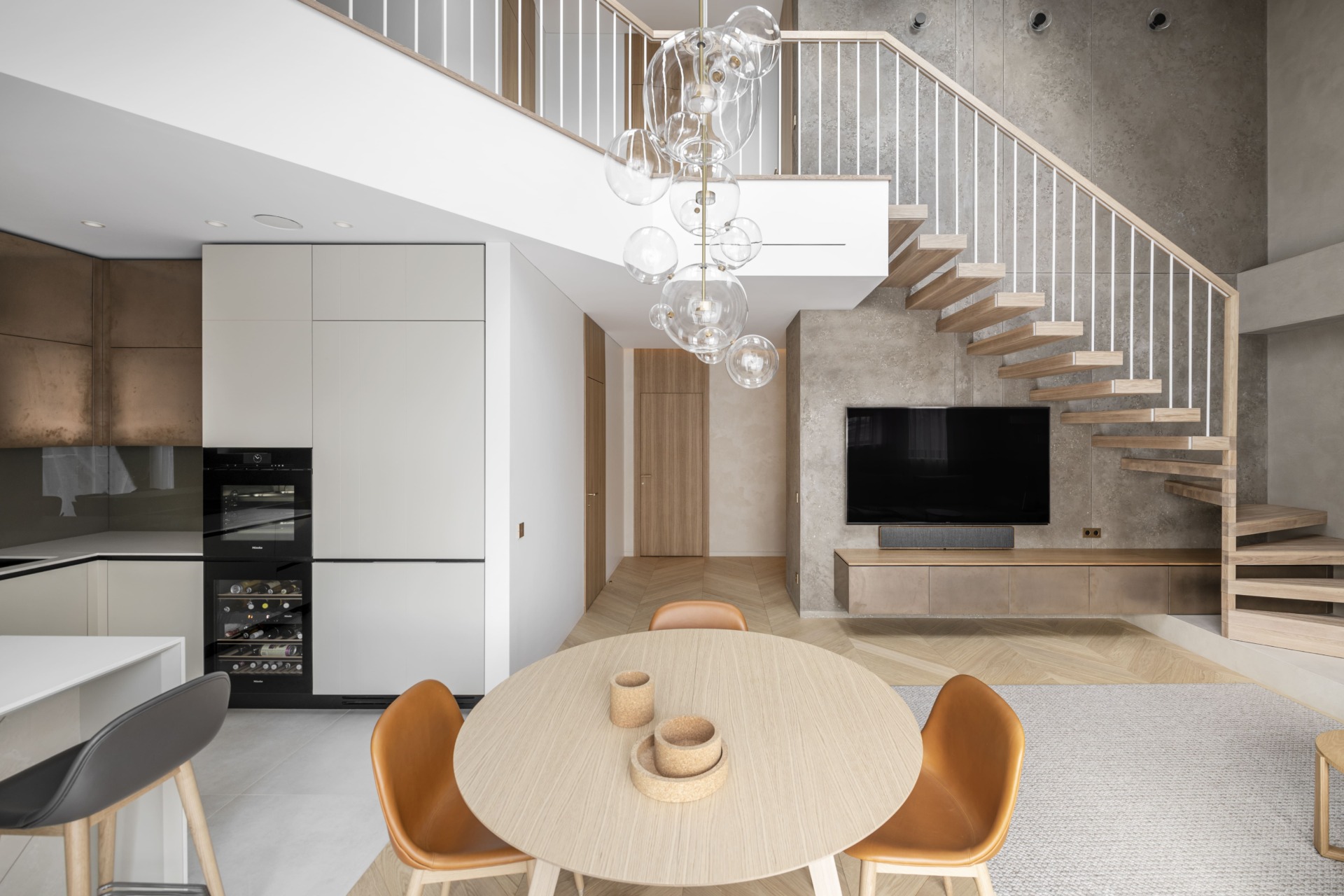 Šviesus ąžuolinis parketas – namų jaukumą, natūralumą ir stilių užtikrinantis apdailos elementas