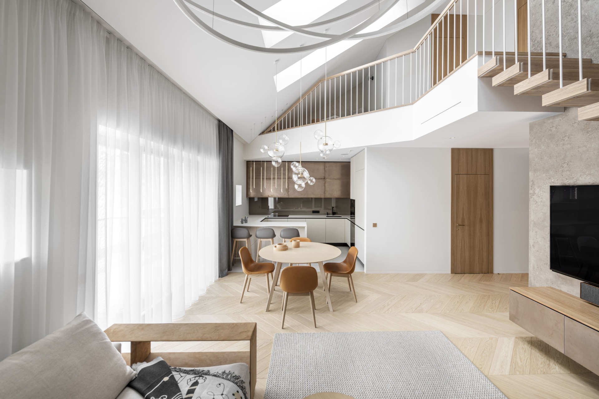 Šviesus ąžuolinis parketas – namų jaukumą, natūralumą ir stilių užtikrinantis apdailos elementas