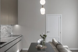 Durų kainos ir kokybė: Kodėl verta investuoti į ąžuolines duris