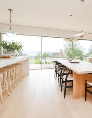 Ivory spalvos grindinės lentos - šiltam, jaukiam interjerui