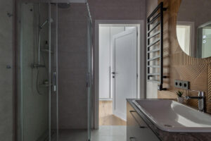 Vonios durys – nesenstanti elegancija