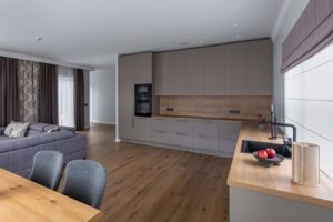 Ąžuolinės grindlentės: namų interjero elegancija