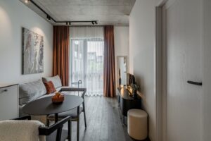 Ąžuolinės Grindys: Natūralaus Grožio ir Ištvermės Simbolis