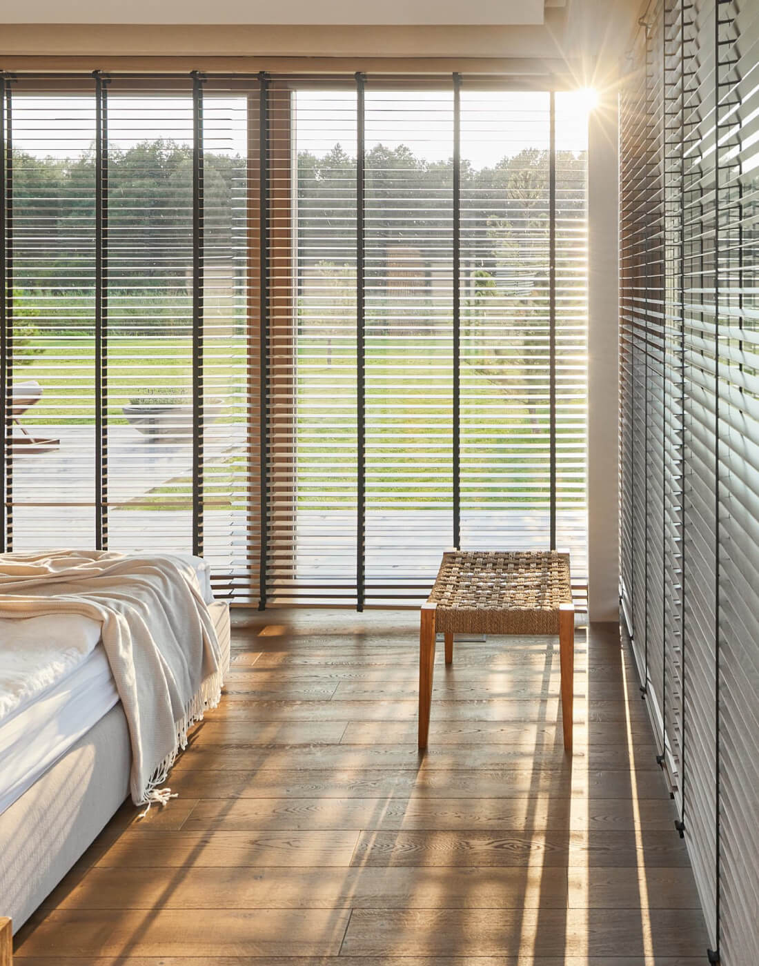 Atostogų nuotaika ir natūralumu alsuojantis interjeras Palangoje – šeimos rezidencija prie jūros