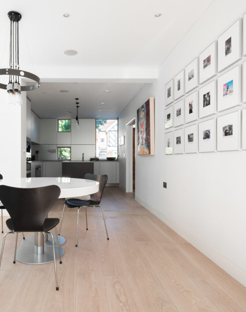 Plačios grindų lentos – drobė, leidžianti plėtotis kūrybiškumui bei eksperimentuoti su apdaila