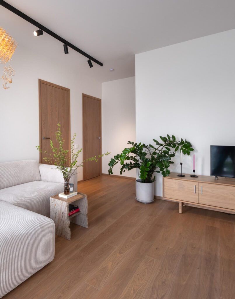 Jaukumas, kuris įkvepia: ąžuolo šiluma ir modernios formos