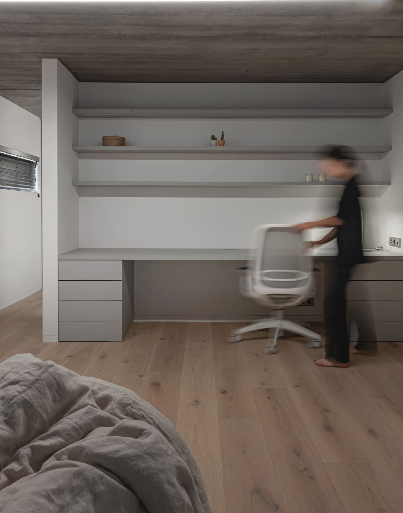 Manto Stonkaus ir Gelminės Glemžaitės namuose – Ivory atspalvio ąžuoliniai laiptai bei plačios grindų lentos