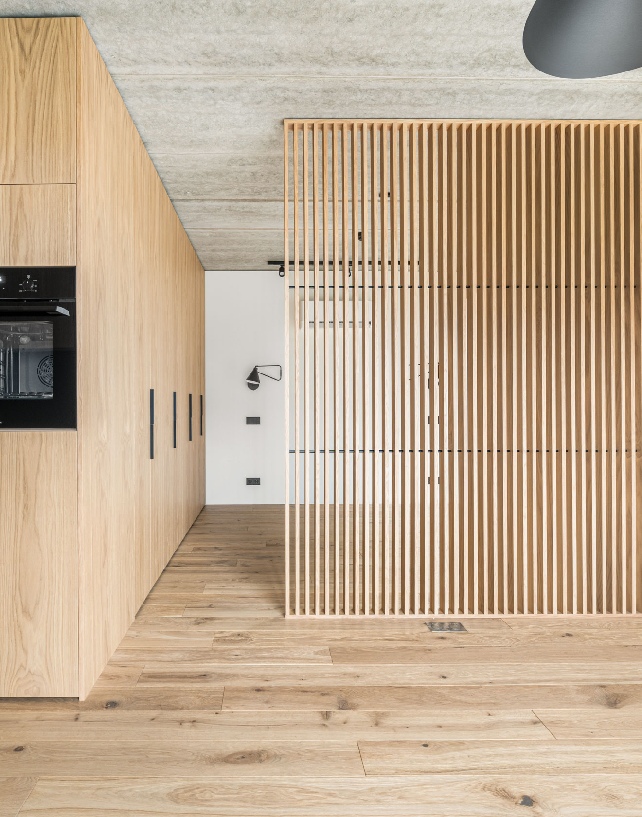 Mūsų medinės grindys ant marių kranto įsikūrusiuose apartamentuose „Svencele Dunes“