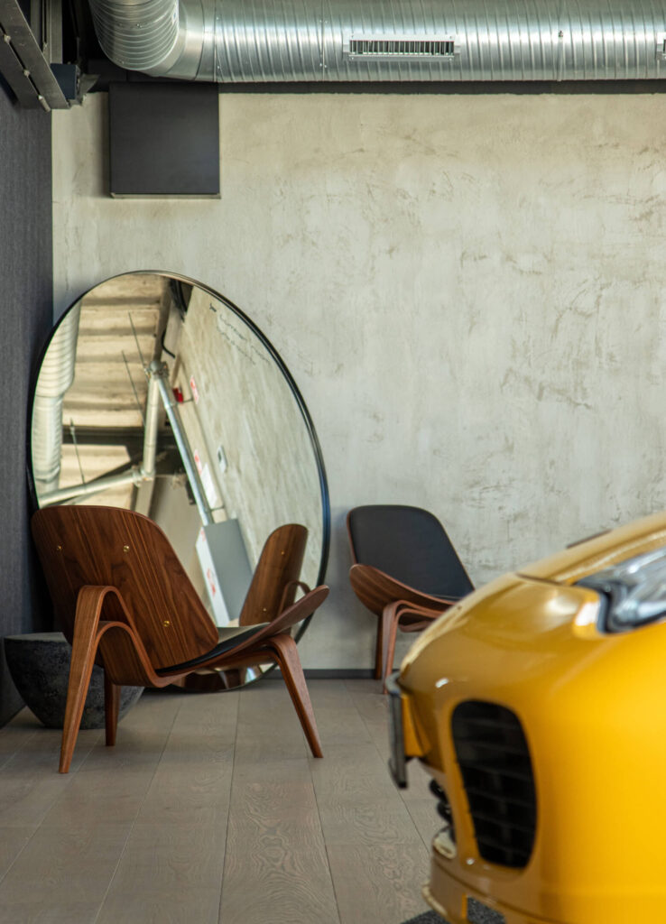 Mūsų ąžuolinės grindys „Lumber Room“: nerūpestinga prabanga industrinėje erdvėje