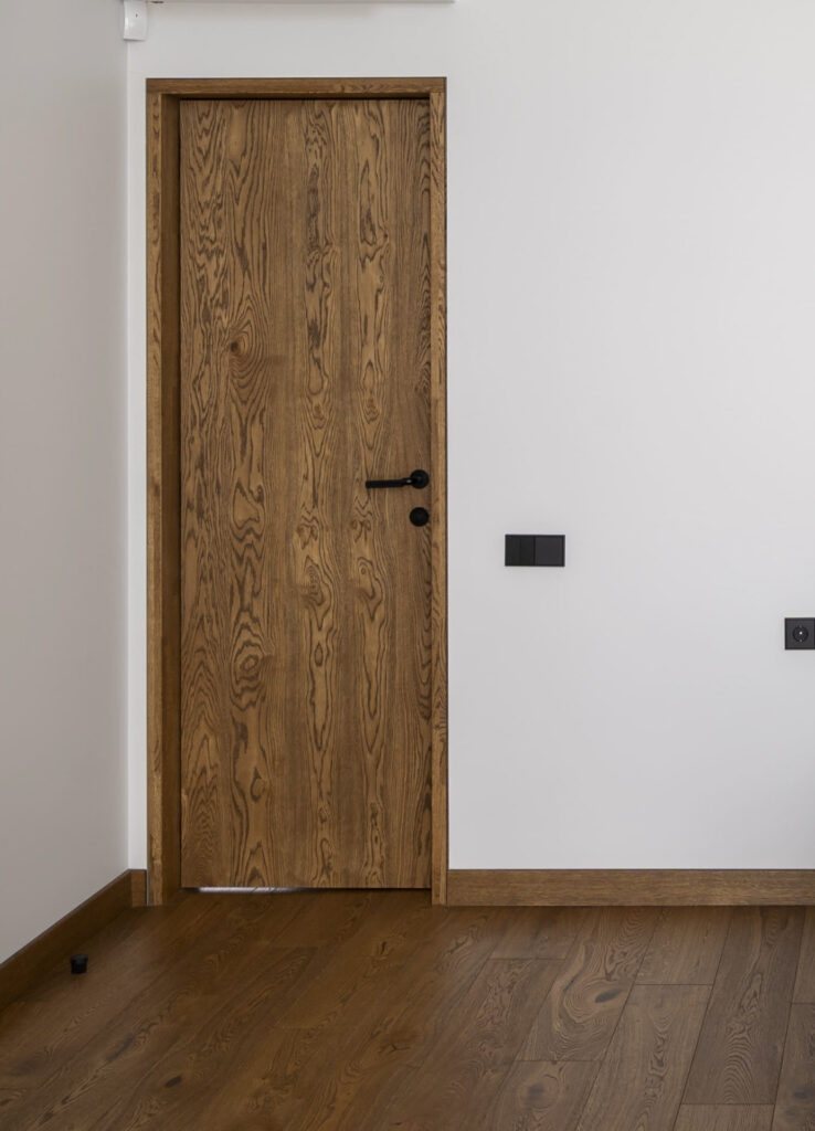 Įspūdinga dermė: Riešuto (3481) spalvos ąžuolas namų interjere