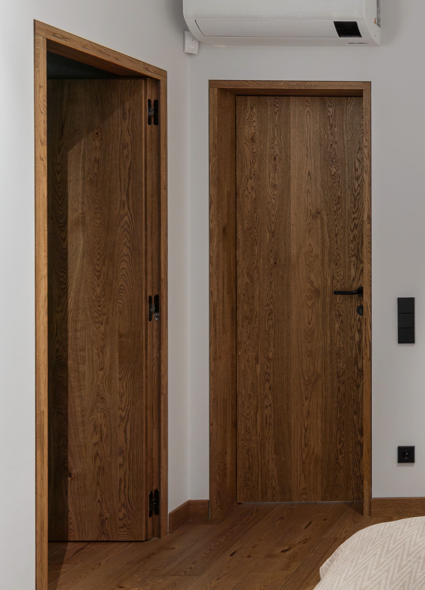 Įspūdinga dermė: Riešuto (3481) spalvos ąžuolas namų interjere