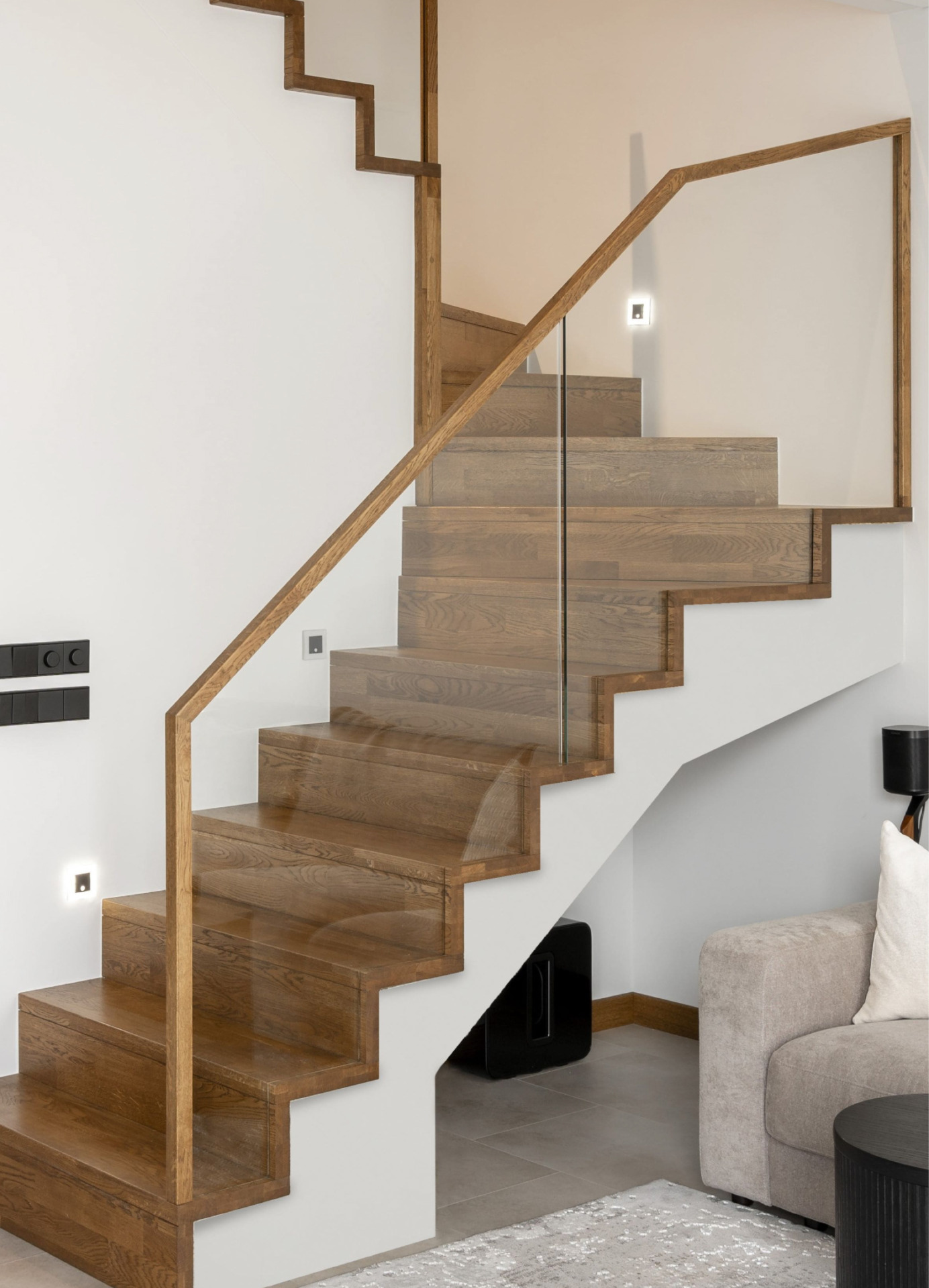 Įspūdinga dermė: Riešuto (3481) spalvos ąžuolas namų interjere